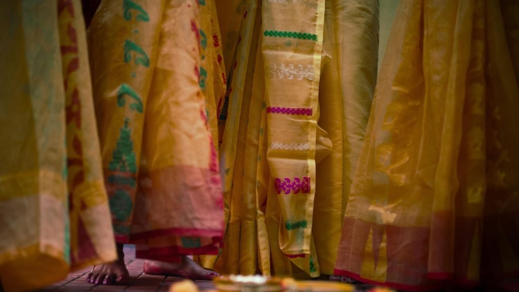 12 Pre Wedding Photoshoot in Saree Ideas